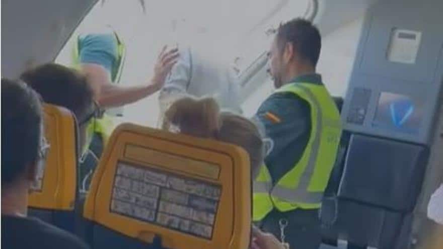 IBIZA AIRPORT BOMB THREAT | Man arrested in connection with bomb threat at Ibiza airport