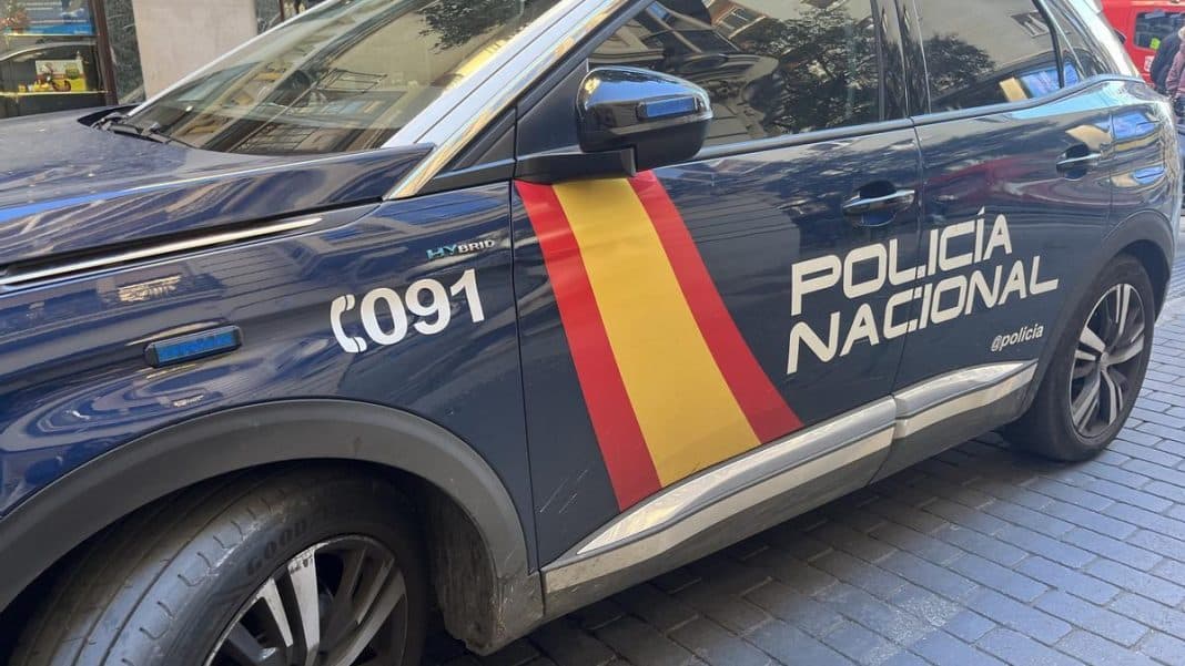 SUCCESSES IN IBIZA | Threatens a man with a sharp object when paying the ticket in a parking lot in Ibiza and flees