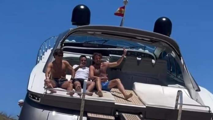 3ca6b8cb-875d-4819-ab08-791b8d739b8b_16-9-aspect-ratio_default_1311377.jpg “Let everyone take what they can get.”