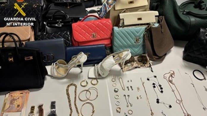 SUCCESSES IN IBIZA | Arrested for stealing brand-name objects from several villas in Ibiza