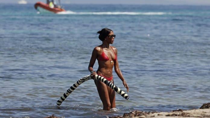 Naomi Campbell, Eiza Gonzalez and Michelle Rodriguez enjoy their vacations in Ibiza