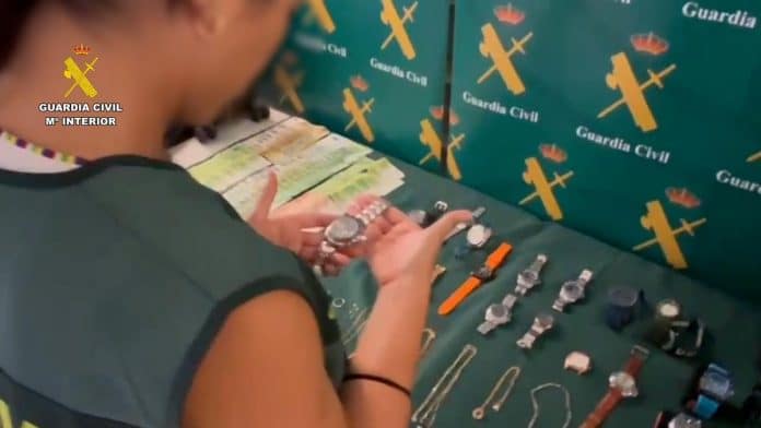 THEFTS IN IBIZA | Two arrested for stealing in fifty luxury homes in Ibiza and Mallorca