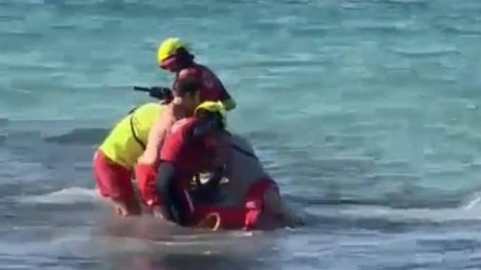 RESCUE IN FORMENTERA | Rescue of a 76 year-old man in Formentera who fell from a catamaran
