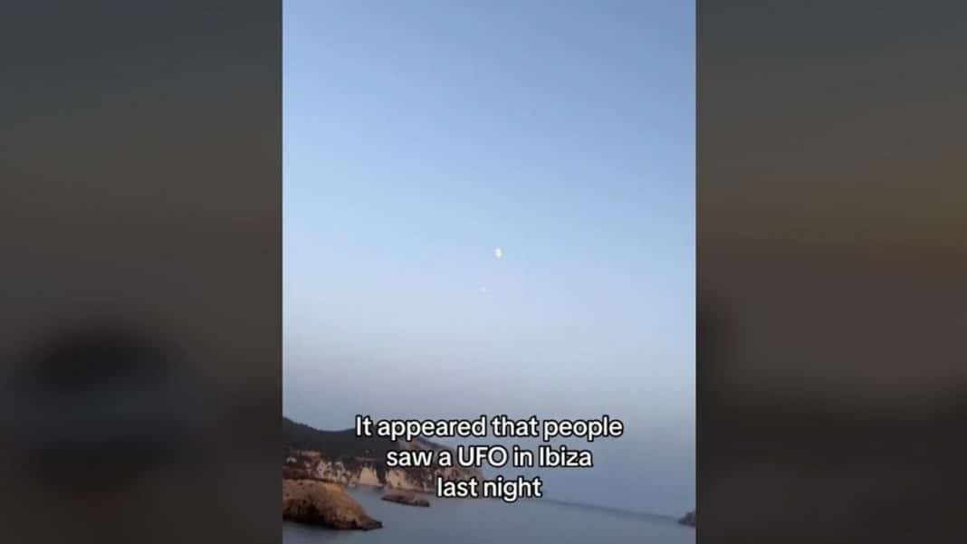 UFO IN IBIZA | The viral video of an alleged UFO next to es Vedrà