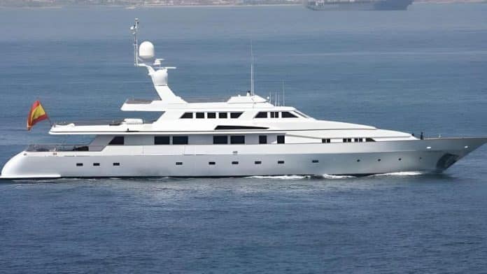 LUXURY YACHTS IN IBIZA