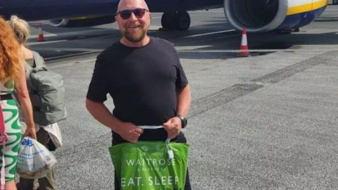 4a0f44ea-a887-4725-a4d7-0cb2ff479346_16-9-discover-aspect-ratio_default_0.jpg A 64-year-old man travels to Ibiza with only a change of clothes for 24 hours of non-stop partying