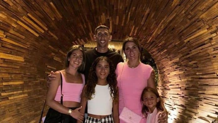 6cccfe4f-2c12-42c4-b26f-4ef37cc48861_16-9-discover-aspect-ratio_default_0_x407y1016.jpg Soccer player Ángel di María, family vacation in Ibiza