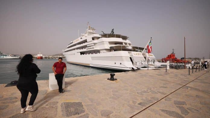 The incredible and tragic love story behind the luxury yacht ‘Lady Moura’