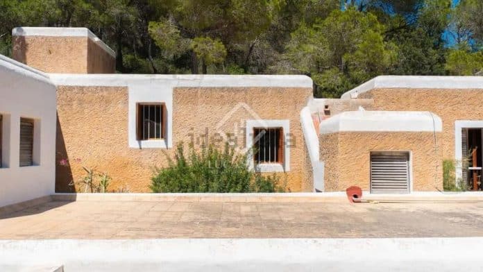 80b04d50-f4b6-42b4-8d2b-486631cb4637_16-9-discover-aspect-ratio_default_0.jpg One of Ibiza’s architectural jewels for sale for 2.8 million euros