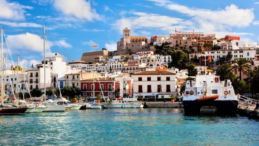 Living Ibiza: the ultimate guide to enjoy Ibiza to the fullest