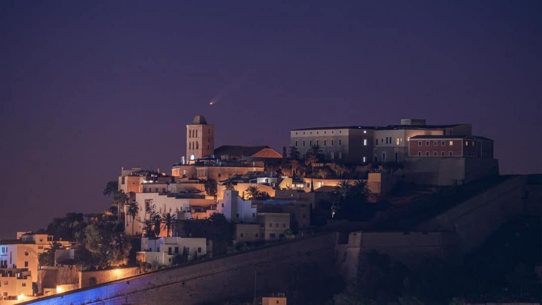 The ‘comet of the century’ captured as it passes by Ibiza
