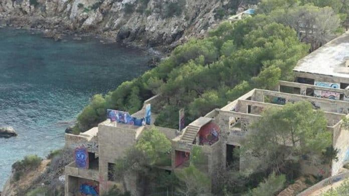 The coast of Cala d’en Serra is sold for 300,000 euros