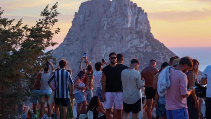 aebe0228-e8fb-4e72-807e-4dfc7f14957f_16-9-discover-aspect-ratio_default_0.jpg This is the day of the year that Ibiza has had more people: 309,218 people