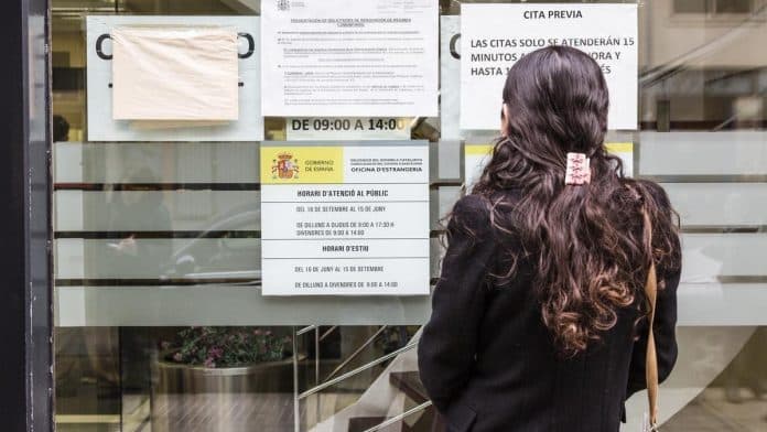 These are the new deadlines to apply for Spanish residency, work permit or citizenship