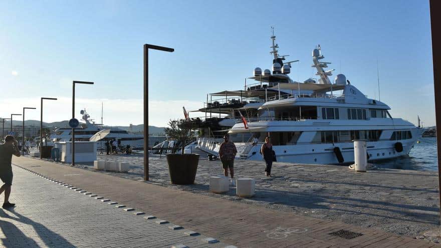 The marina for large yachts in the Marina of Ibiza invests 4.8 million