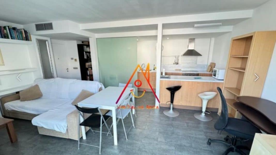 Opportunity in Ibiza: Flat in Sant Antoni for 800 euros per month