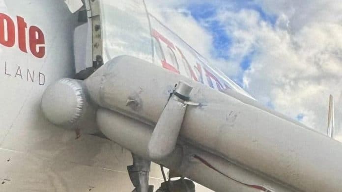 Man arrested on Ibiza-Madrid flight for staging a scene and activating the emergency ramp