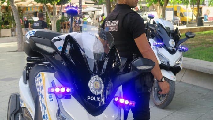 327f7212-cddd-460c-b64b-f53efb760114_16-9-discover-aspect-ratio_default_0_x1175y428.jpg Two men arrested for stealing from several cars in Sant Antoni