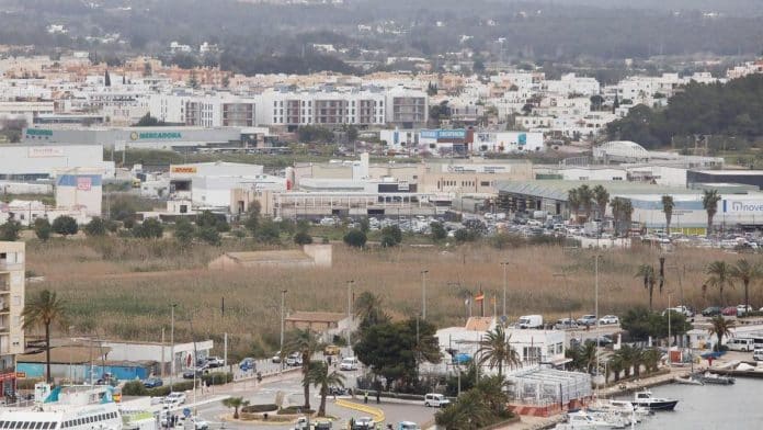 79fa393c-6224-4c5b-9830-217e84d70cb8_16-9-discover-aspect-ratio_default_0_x1032y1041.jpg Unbelievable: 1,400 euros for the rent of a room in Ibiza