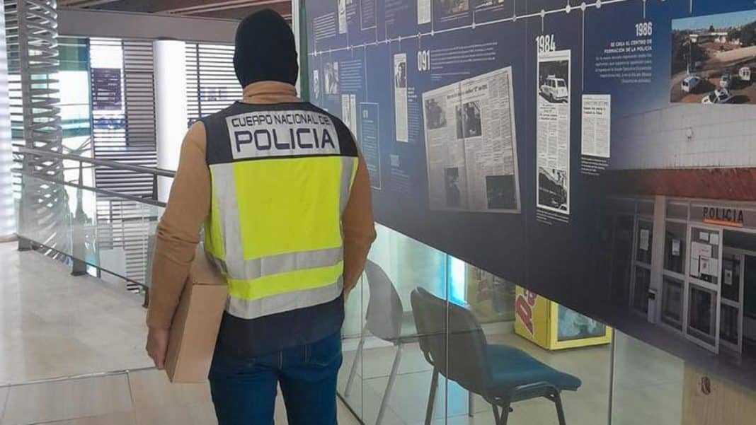 Five hooded men violently rob a house in Ibiza with a woman in it