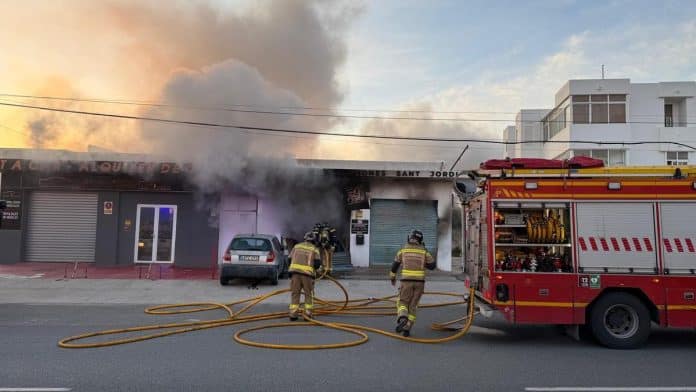 9192997a-4d6e-4f81-aa9f-f9b193796e24_16-9-discover-aspect-ratio_default_0.jpg Controlled the fire that has destroyed a commercial premises in Sant Jordi