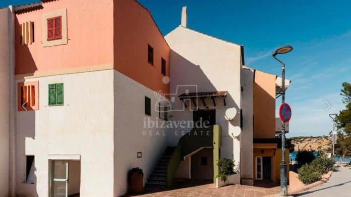 Opportunity: an apartment in Ibiza 20 meters from the beach for 265,000 euros