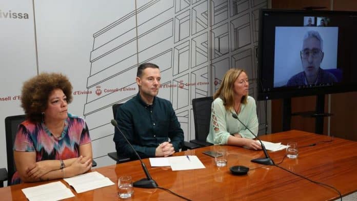 Ibiza exceeds Menorca, Lanzarote and La Palma in terms of population and urban pressure