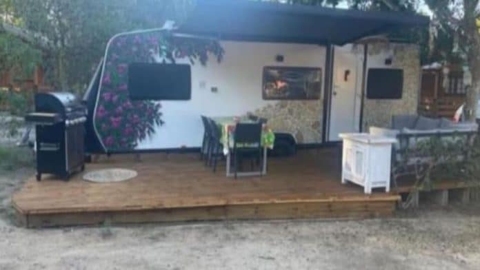 08df0764-8268-461f-802e-b6e75051f894_16-9-aspect-ratio_default_0.jpg A caravan on a campsite in Ibiza is being sold as a home for 90,000 euros