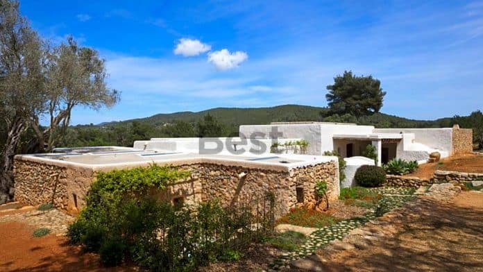 For sale a 300 year old farmhouse with tourist license in Ibiza
