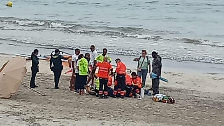 Tourist in serious condition after cardiac arrest on Ibiza beach
