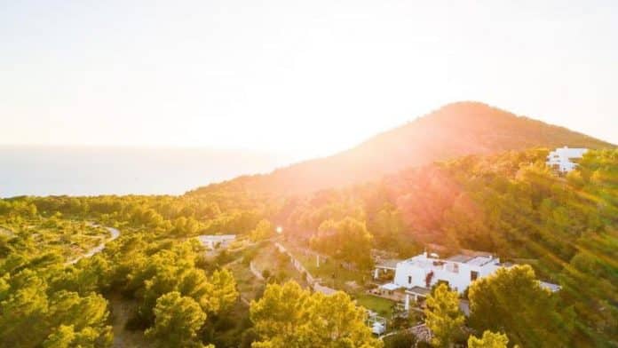 fad4be85-f851-4e7e-8c84-8ef2c6a7a059_16-9-discover-aspect-ratio_default_0.jpg Tourist rental in Ibiza: luxury villa with sunset views of Cala Salada for 10,500 euros a night