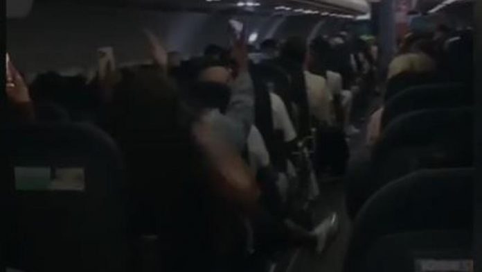 Nightmare flight to Ibiza on a plane full of drunken tourists: “My trip was a real horror”