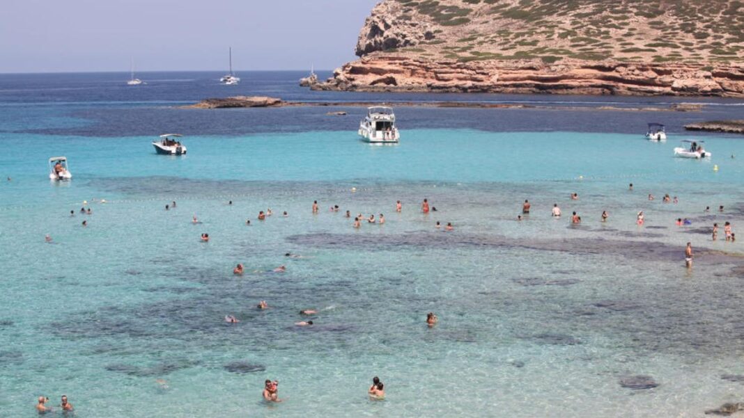want to take sand or a shell from Ibiza’s beaches as a souvenir? Here’s the fine you’re facing