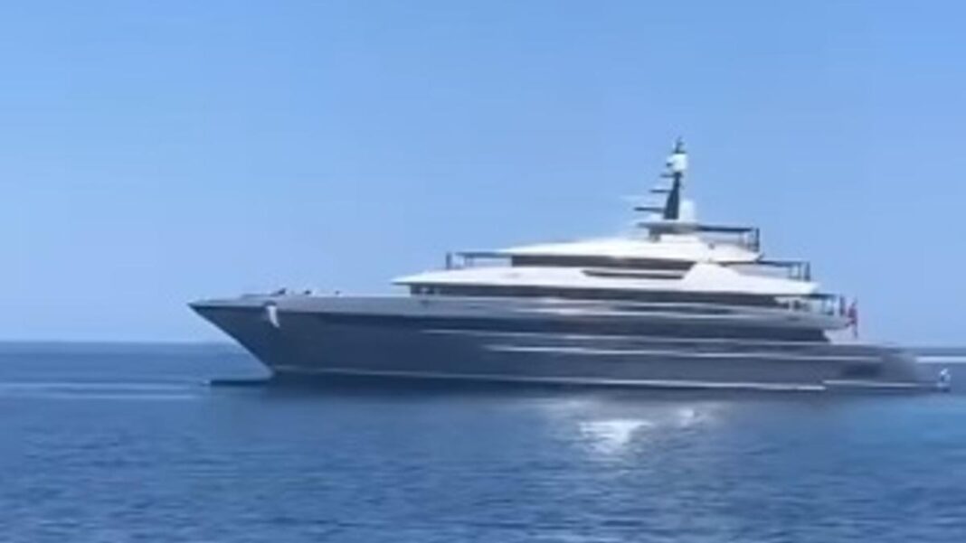 Luxury superyacht ‘Attila’, stranded in Formentera