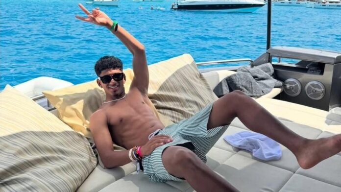 06cdc288-71d9-401a-aaa6-8c5696964bcb_16-9-aspect-ratio_default_1385854.jpg Adu Ares remembers his trip to Ibiza with nostalgia