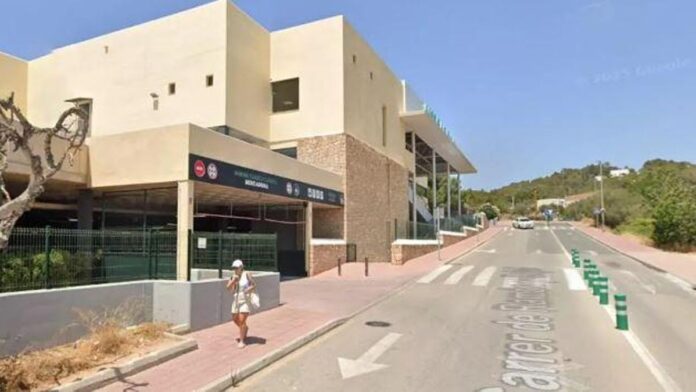 6d78675f-21a3-43a5-aea9-ad6809d8f4fa_16-9-discover-aspect-ratio_default_0.jpg Young man dies after falling from a supermarket in Sant Antoni