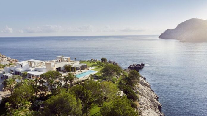 Ibiza, the island with the most celebrity mansions per square meter in Spain: find out who invests in the island