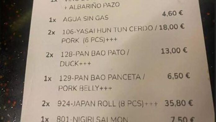 Controversy over charging for a purse hanger in an Ibiza restaurant