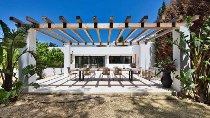 f4fdf589-9564-4ec9-b5c7-129b2b23af95_16-9-aspect-ratio_default_0.jpg Two villas in Ibiza, in the top 5 of the most visited in Idealista