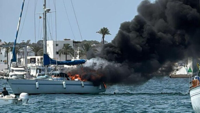 Spectacular fire in a sailboat near the port of Formentera, in the Natural Park of ses Salines