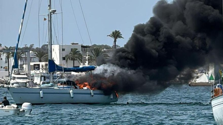 1c3ad7ac-a838-4fa3-b78a-cf8f855efbd5_16-9-aspect-ratio_default_0_x438y1268.jpg Spectacular fire in a sailboat near the port of Formentera, in the Natural Park of ses Salines