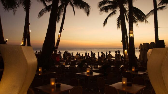 3f8724c6-49e0-4421-ab78-9ee0e198b27f_16-9-discover-aspect-ratio_default_0.jpg Restaurants where the night starts early: dinner, music and party in Ibiza