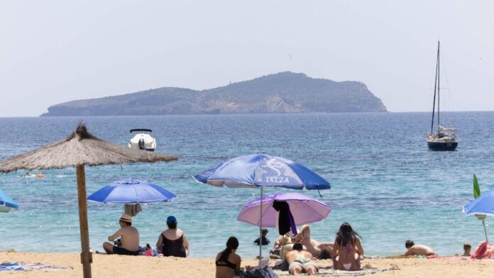 He pays 8,000 euros for a villa in Ibiza and the answer doesn’t take long: “It seems cheap to me. I paid a thousand euros in Menorca for an apartment”