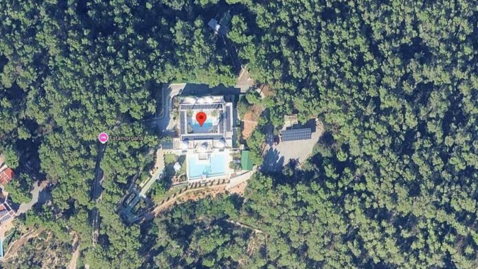 Water wastage in a mansion with three swimming pools in Ibiza denounced