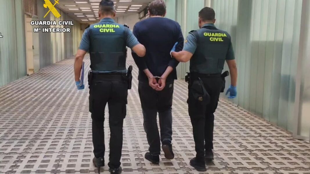 Caught with several types of drugs in his fanny pack in Sant Antoni