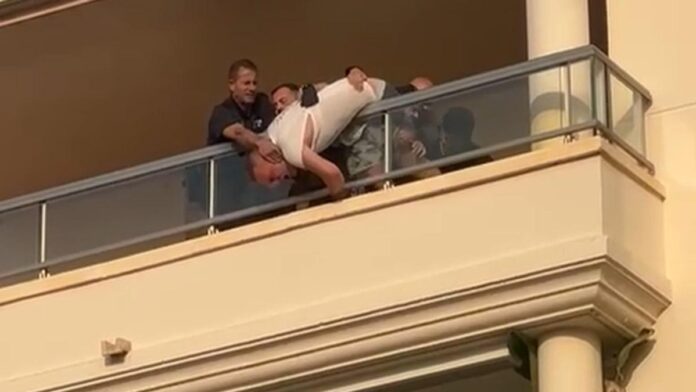 440fdf1b-499f-4be7-ac7a-c10c86942a89_16-9-discover-aspect-ratio_default_0.jpg Ibiza apartment that a man tried to throw himself out of: years of complaints for illegal renting, drugs and prostitution