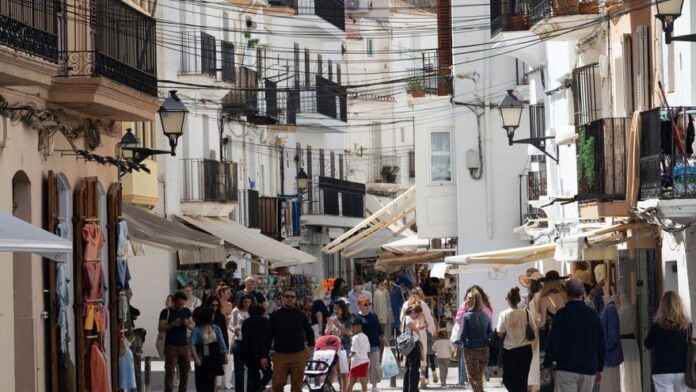 Exceltur sets Ibiza as an example in the fight against illegal tourist rentals
