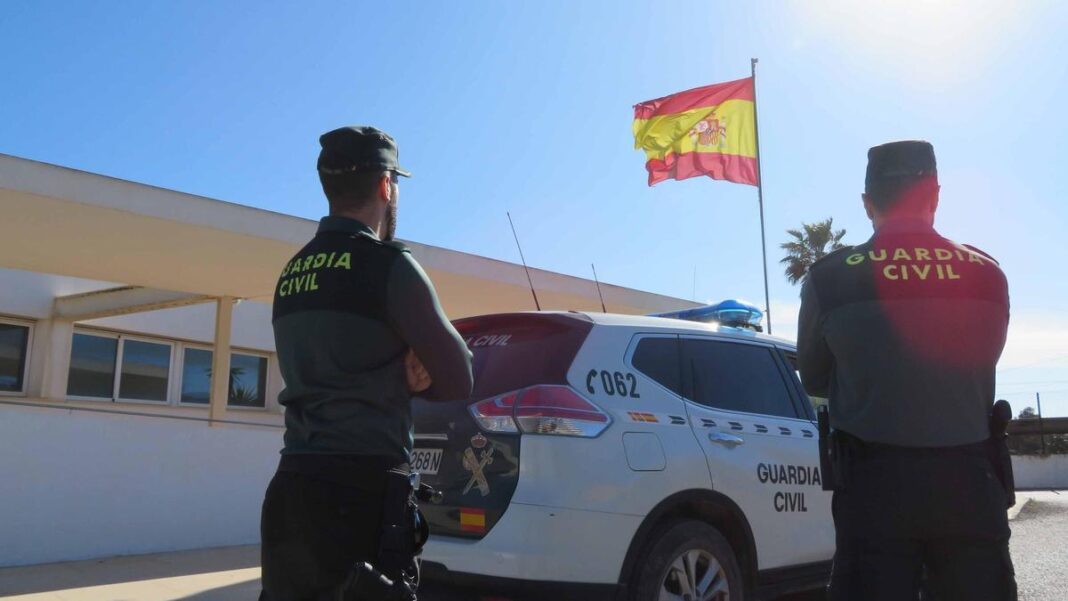 Four arrested for stealing in a house of es Caló de Formentera after breaking a window