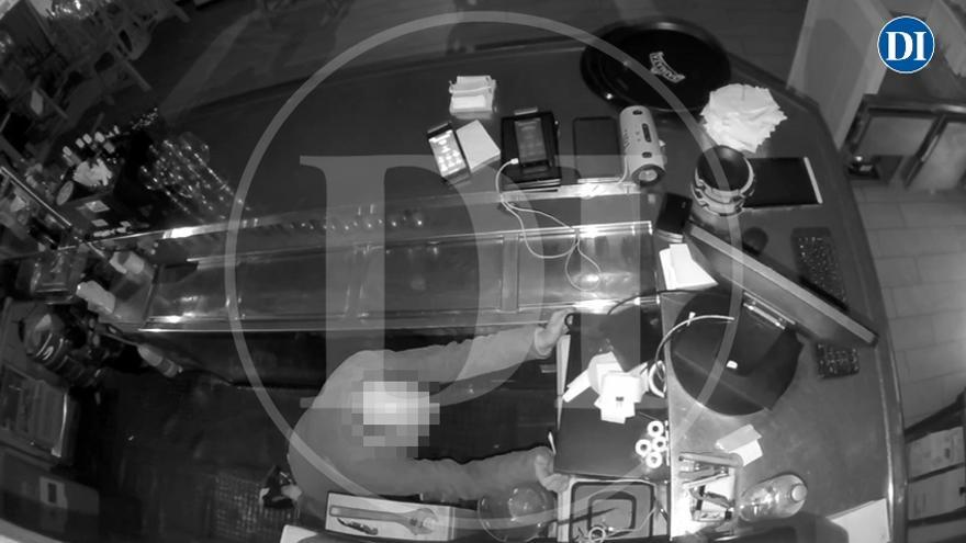 How a thief robbed a bar in Sant Antoni: he took the cash register and the tip jar with 2,000 euros