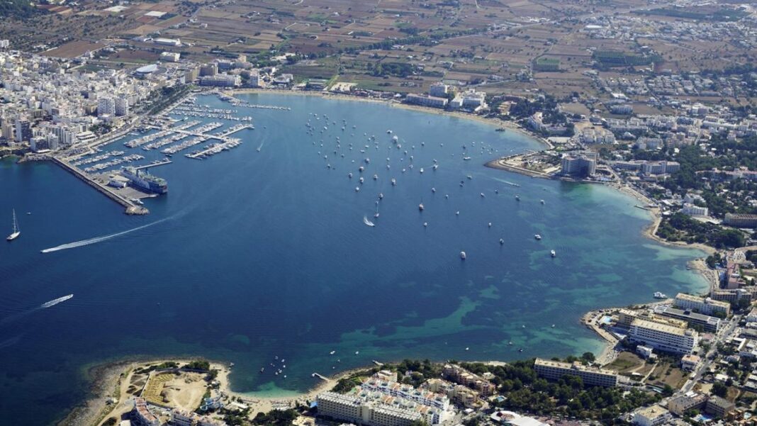 are you looking for a mooring for a rental boat in Ibiza? Watch out, the deadline is running out